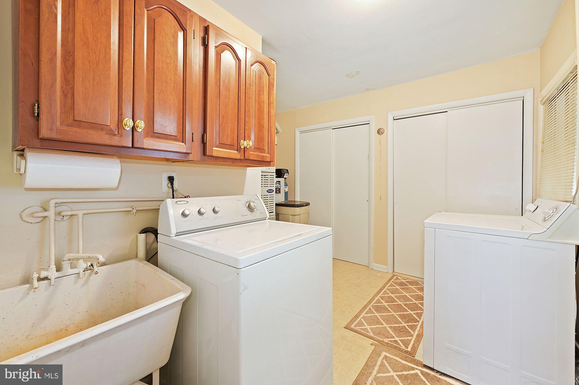 15 Christopher Mill Road Medford, NJ 08055 - Photo 38 of 54 Full laundry room with sink.