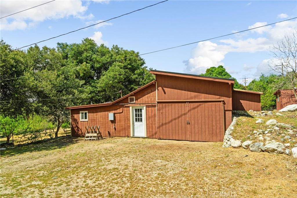 39804 Pine Bench Road Yucaipa, CA 92399 - Photo 31 of 57 Multi use workshop