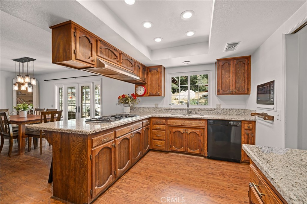 39804 Pine Bench Road Yucaipa, CA 92399 - Photo 7 of 57 Kitchen