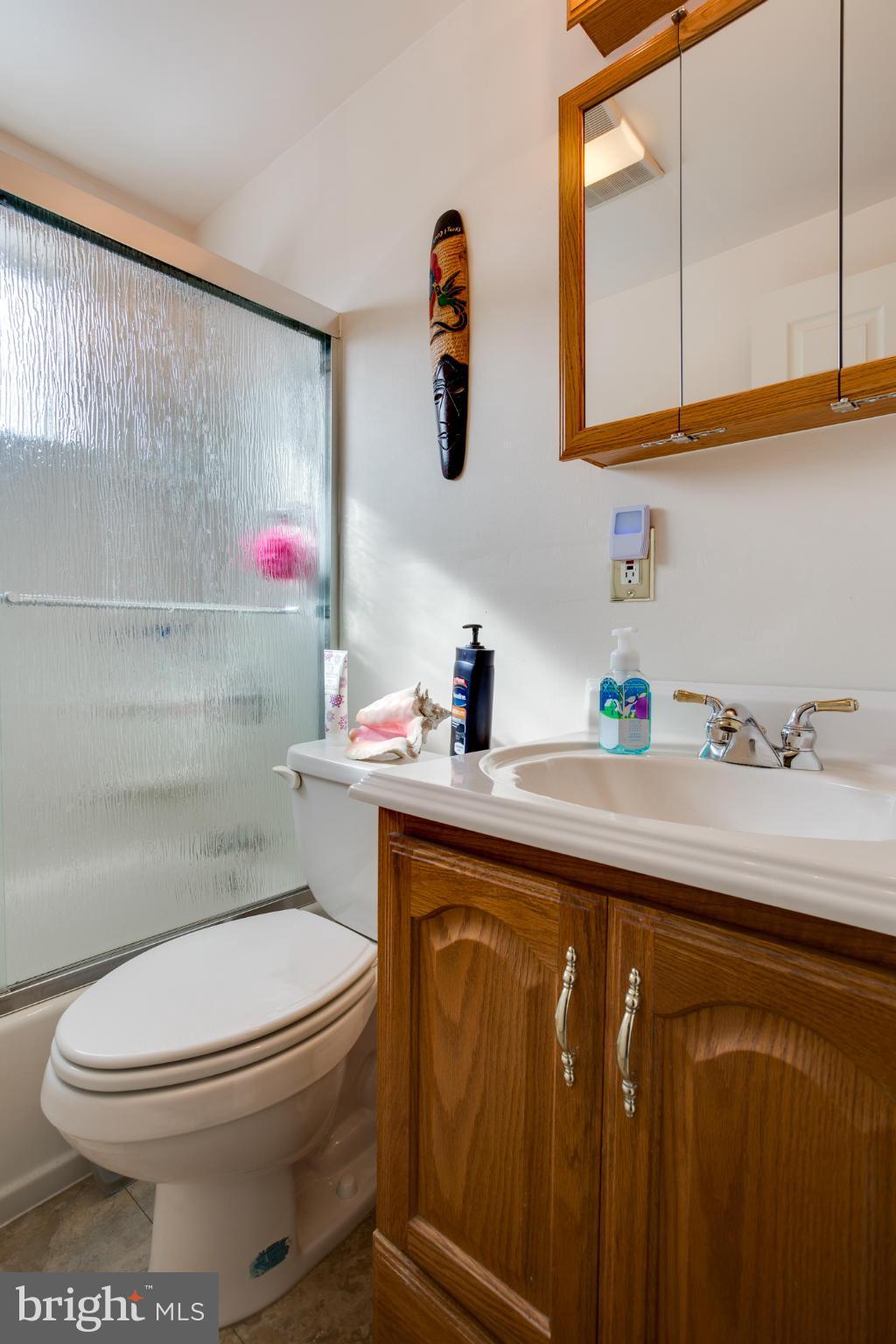 5520 Oakland Road Baltimore, MD 21227 - Photo 16 of 26 Bath