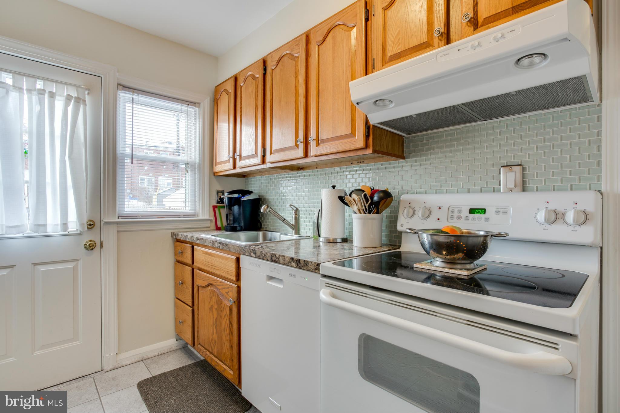 5520 Oakland Road Baltimore, MD 21227 - Photo 9 of 26 Kitchen