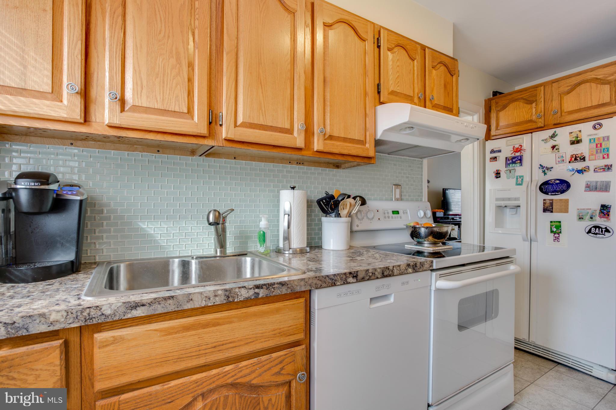 5520 Oakland Road Baltimore, MD 21227 - Photo 10 of 26 Kitchen