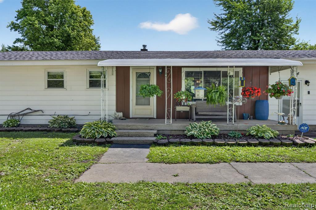 5233 Torrey Road Flint, MI 48507 - Photo 1 of 45