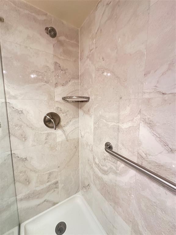 2009 Berkshire A, Unit 2009 Deerfield Beach, FL 33442 - Photo 18 of 57 a bathroom with a shower