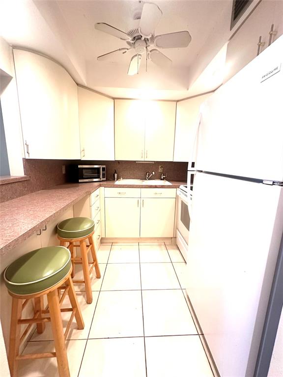 2009 Berkshire A, Unit 2009 Deerfield Beach, FL 33442 - Photo 9 of 57 a bathroom with a bathtub and a shower