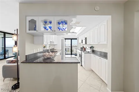 $950,000 | 2800 Estero Boulevard, Unit 1006, Fort Myers Beach, FL 33931