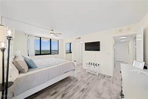 $950,000 | 2800 Estero Boulevard, Unit 1006, Fort Myers Beach, FL 33931