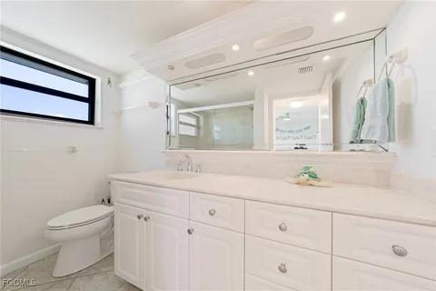 $950,000 | 2800 Estero Boulevard, Unit 1006, Fort Myers Beach, FL 33931