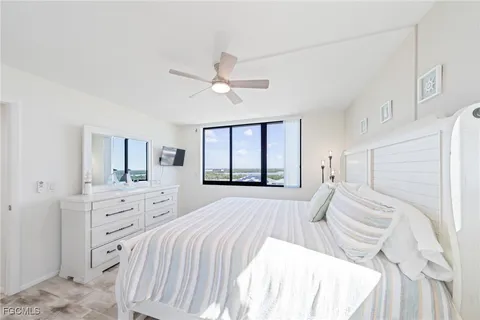 $950,000 | 2800 Estero Boulevard, Unit 1006, Fort Myers Beach, FL 33931