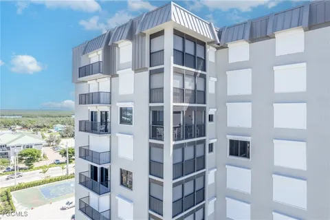 $950,000 | 2800 Estero Boulevard, Unit 1006, Fort Myers Beach, FL 33931