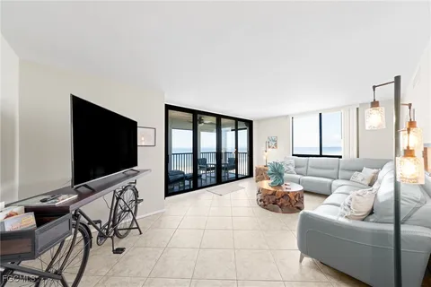$950,000 | 2800 Estero Boulevard, Unit 1006, Fort Myers Beach, FL 33931