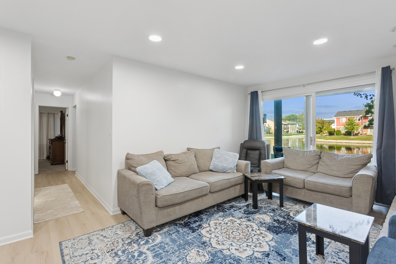 7235 Willow Way Lane, Unit B Willowbrook, IL 60527 - Photo 5 of 20 a living room with furniture and a large window