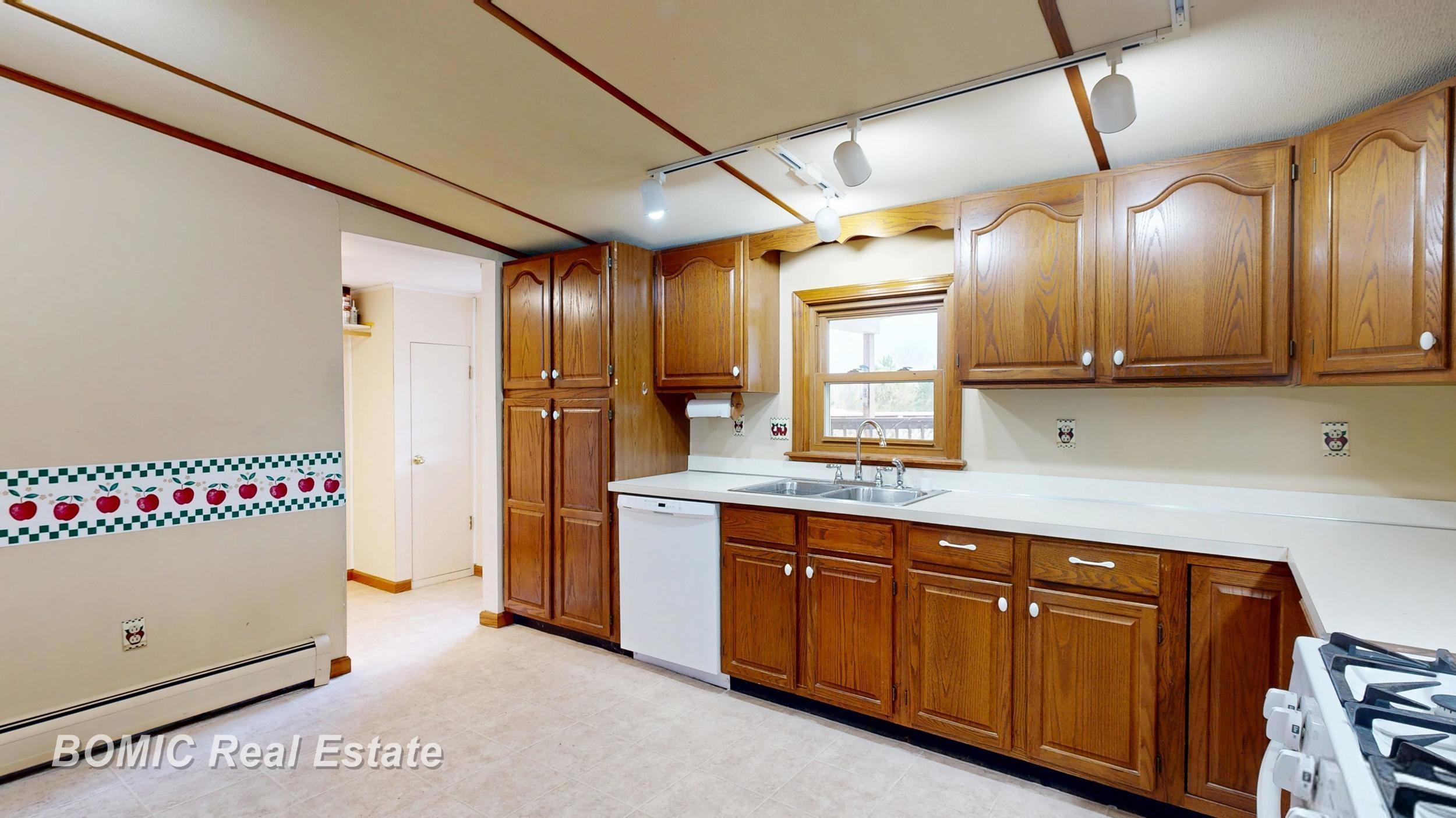 2546 South Sheridan Road Caro, MI 48723 - Photo 2 of 46