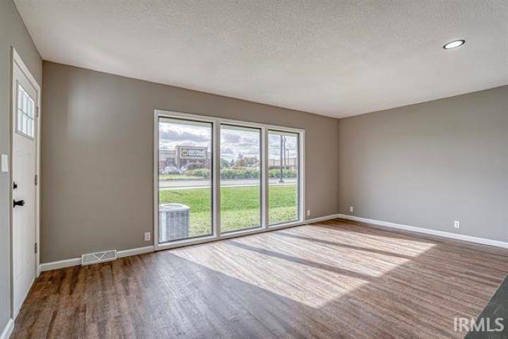 1342 West Dupont Road Fort Wayne, IN 46845 - Photo 9 of 28