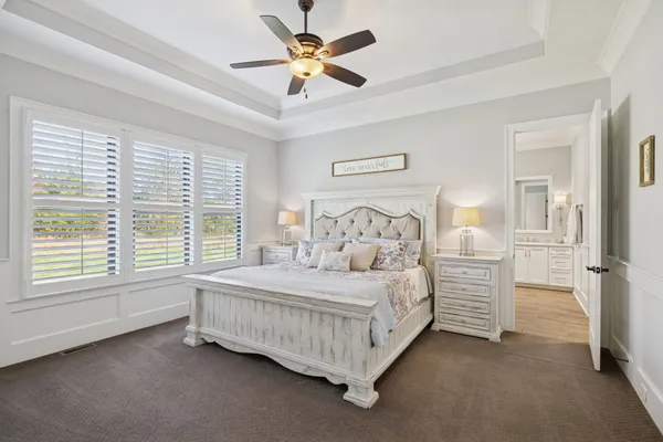 a view of a back yard