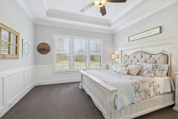 a view of a yard with a fountain