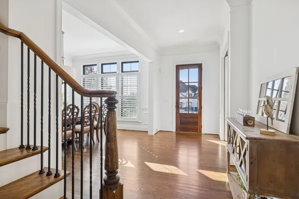 a view of a livingroom with washer and dryer