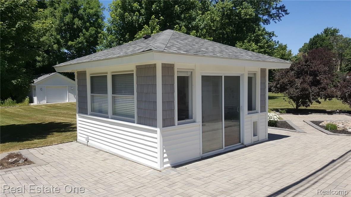 2904 Dearborn Avenue Rochester, MI 48309 - Photo 5 of 5 Hot Tub Room.jpg