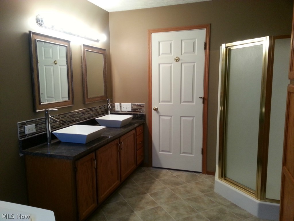 25704 Tryon Road Bedford, OH 44146 - Photo 12 of 25 Gallery Image 12