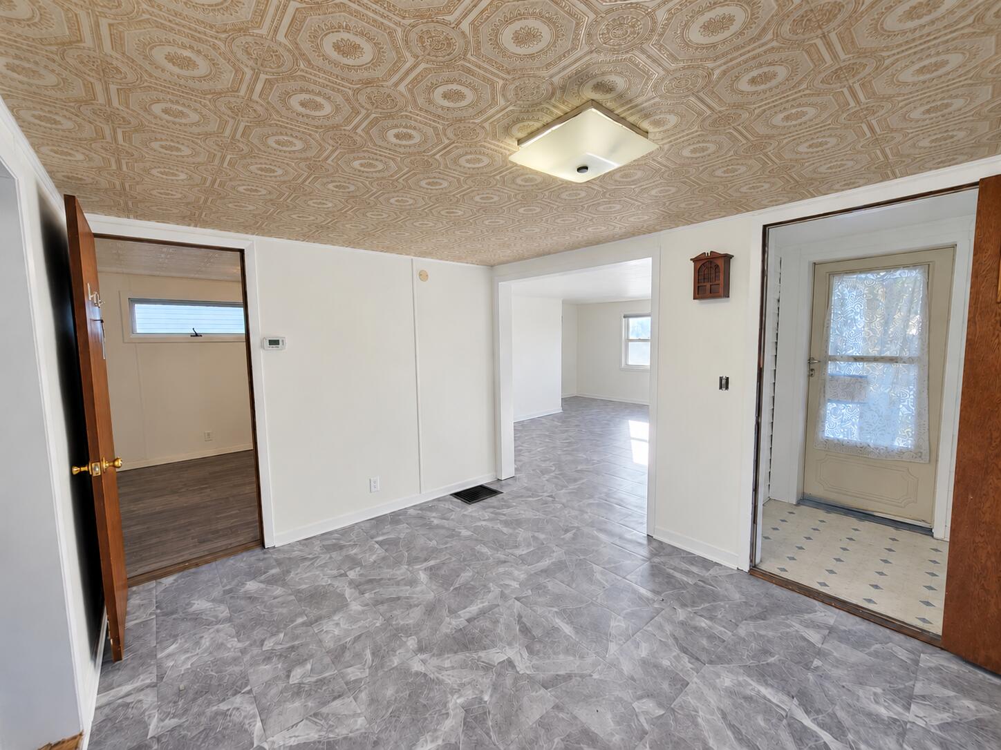 1437 Park Avenue Racine, WI 53403 - Photo 6 of 18 Diningroom 1