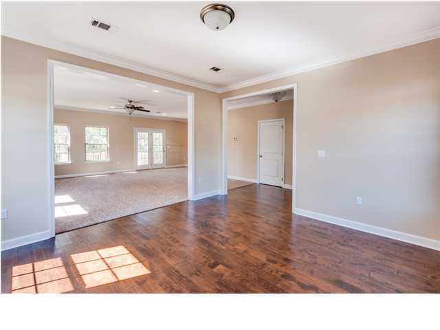 4560 Hermosa Road Crestview, FL 32539 - Photo 9 of 26 a view interior of the house
