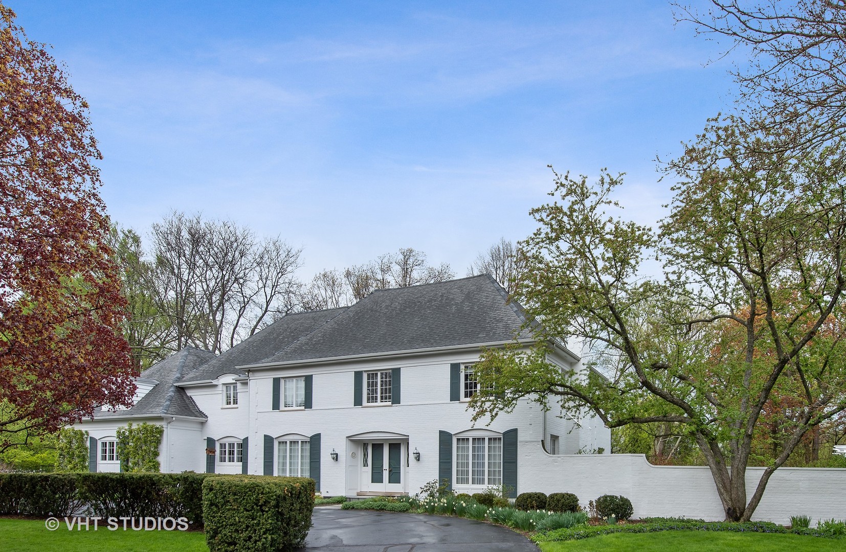 315 Woodley Road Winnetka, IL 60093 - Photo 3 of 28 a front view of a house with garden