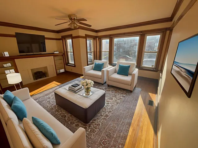 $1,300 | 5056 West Henderson Street, Unit 1E, Chicago, IL 60641