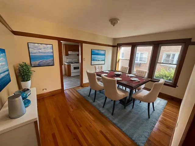 $1,300 | 5056 West Henderson Street, Unit 1E, Chicago, IL 60641