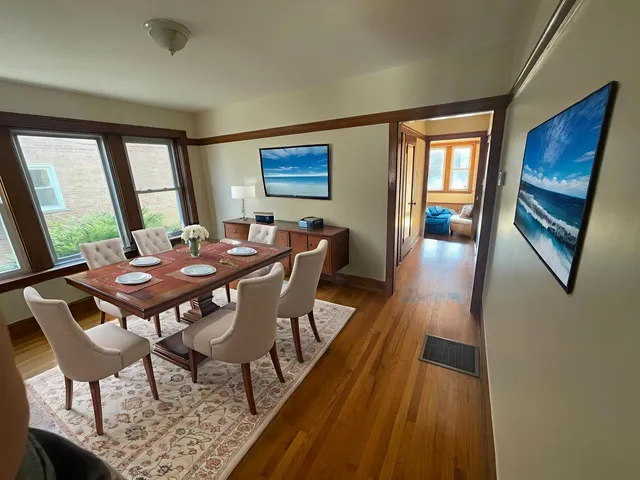 $1,300 | 5056 West Henderson Street, Unit 1E, Chicago, IL 60641