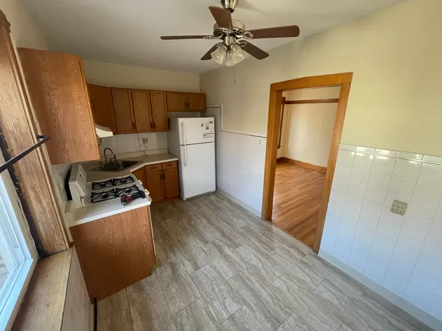 $1,300 | 5056 West Henderson Street, Unit 1E, Chicago, IL 60641