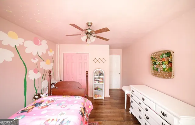 a view of a backyard with a table and chairs