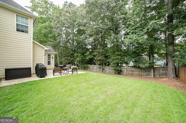 a view of house with backyard