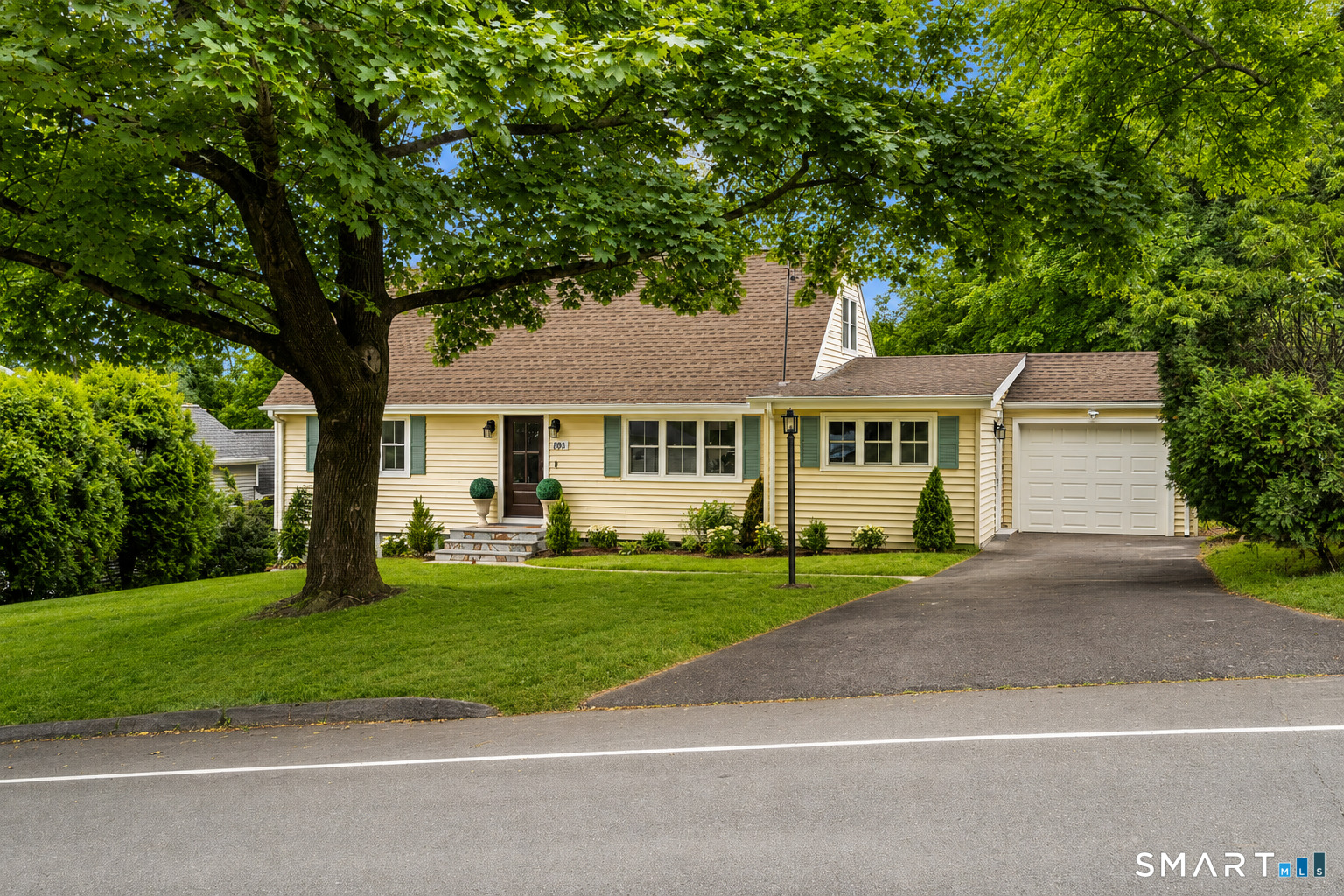 893 Church Hill Road Fairfield, CT 06825 - Photo 2 of 33