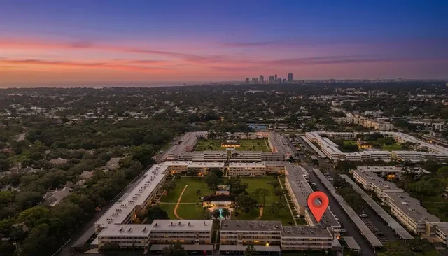 $200,000 | 5095 Bay Street Northeast, Unit 210, St. Petersburg, FL 33703