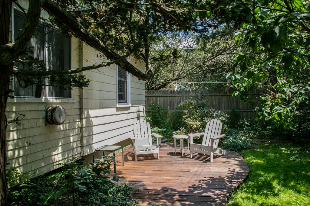 33 Warren Avenue Middletown, RI 02842 - Photo 2 of 12