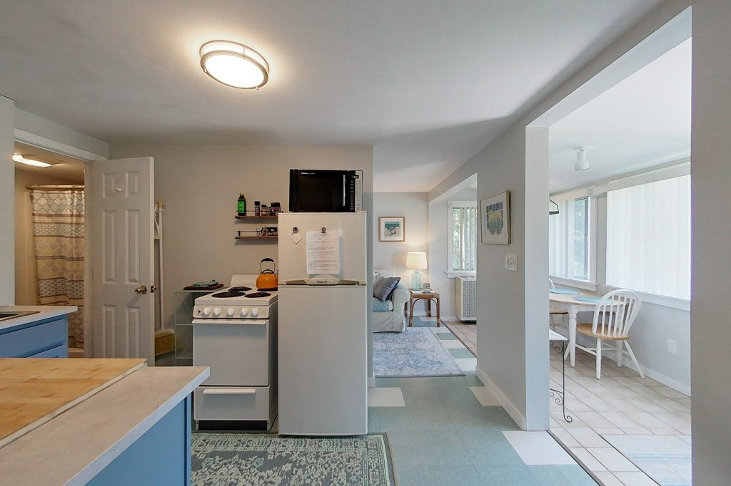 33 Warren Avenue Middletown, RI 02842 - Photo 5 of 12