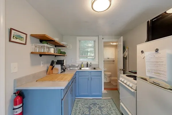 $5,000 | 33 Warren Avenue, Middletown, RI 02842