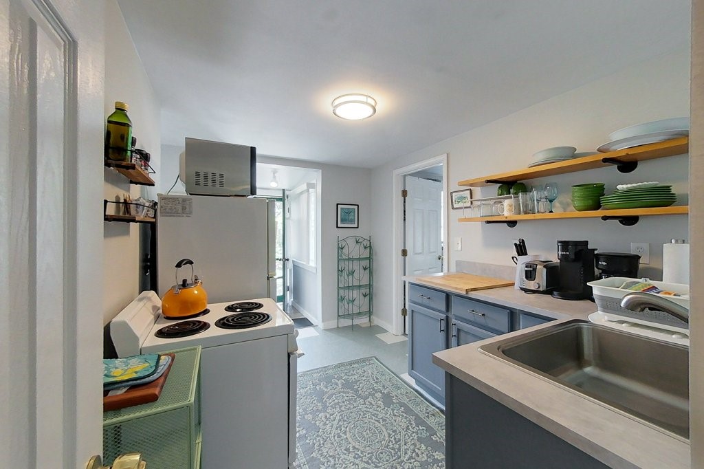 33 Warren Avenue Middletown, RI 02842 - Photo 7 of 12