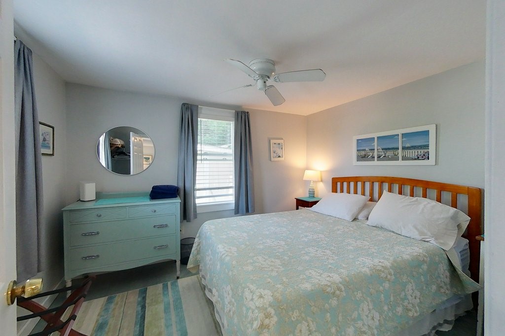 33 Warren Avenue Middletown, RI 02842 - Photo 10 of 12