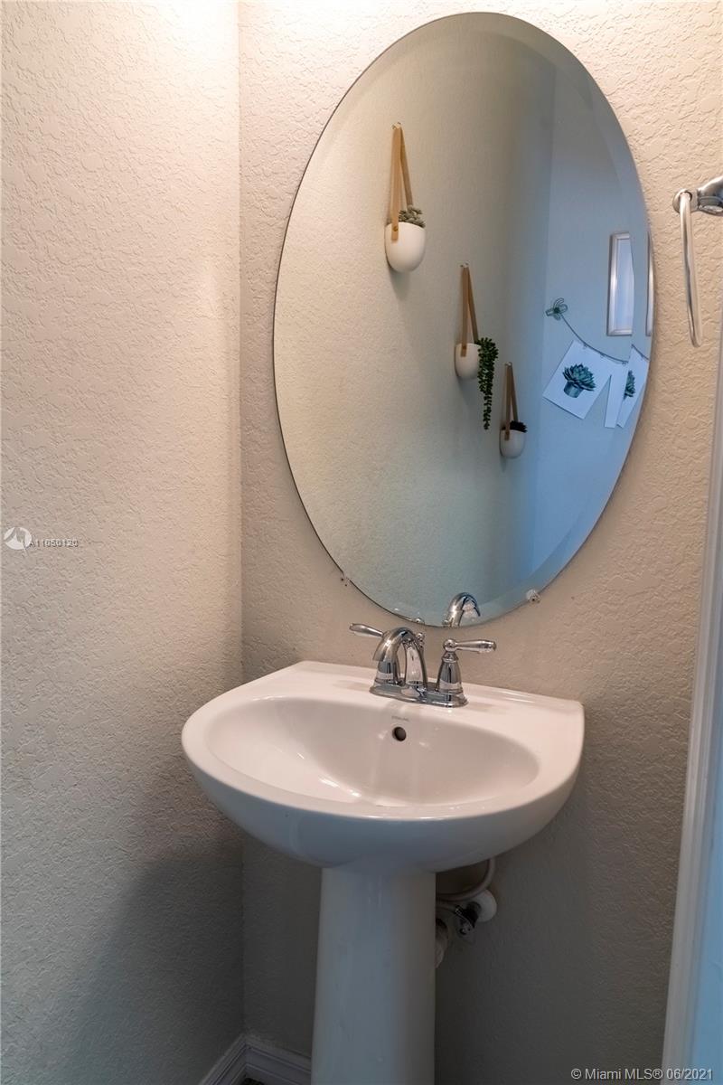 Hillcrest Hollywood, FL 33021 - Photo 13 of 34