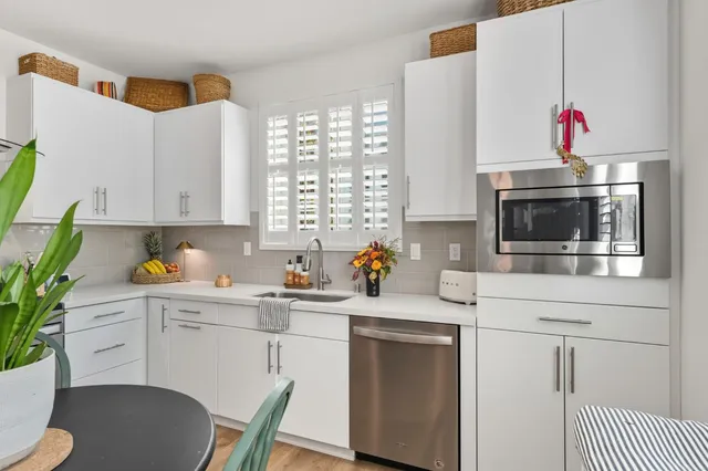 $405,000 | 322 1st Avenue, Sacramento, CA 95818