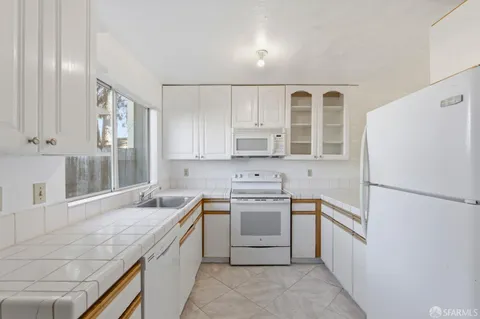 $600,000 | 21564 Meekland Avenue, Unit 2, Hayward, CA 94541