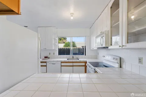 $600,000 | 21564 Meekland Avenue, Unit 2, Hayward, CA 94541