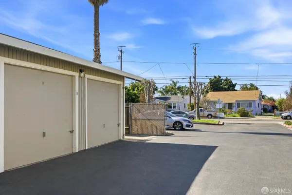 $600,000 | 21564 Meekland Avenue, Unit 2, Hayward, CA 94541