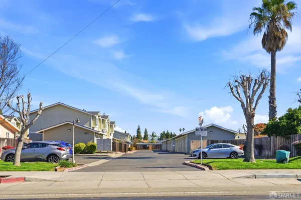 $600,000 | 21564 Meekland Avenue, Unit 2, Hayward, CA 94541