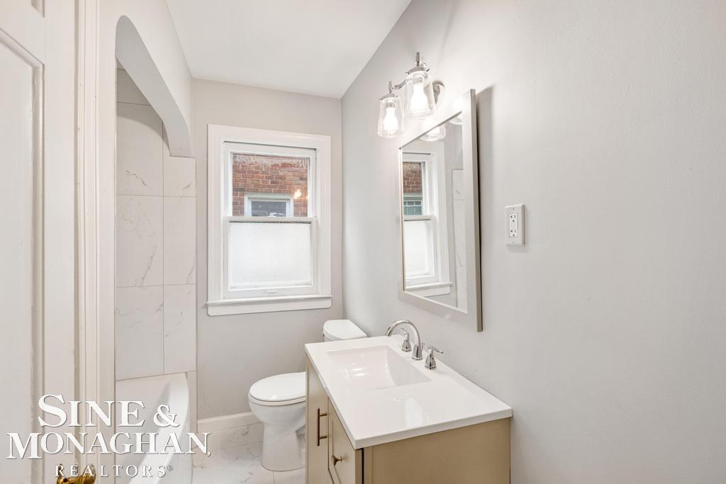 1817 Roslyn Road Grosse Pointe, MI 48236 - Photo 10 of 29 50163346-8A034C03-867B-4437-86C0-7D7CD4D72ED2.JPG