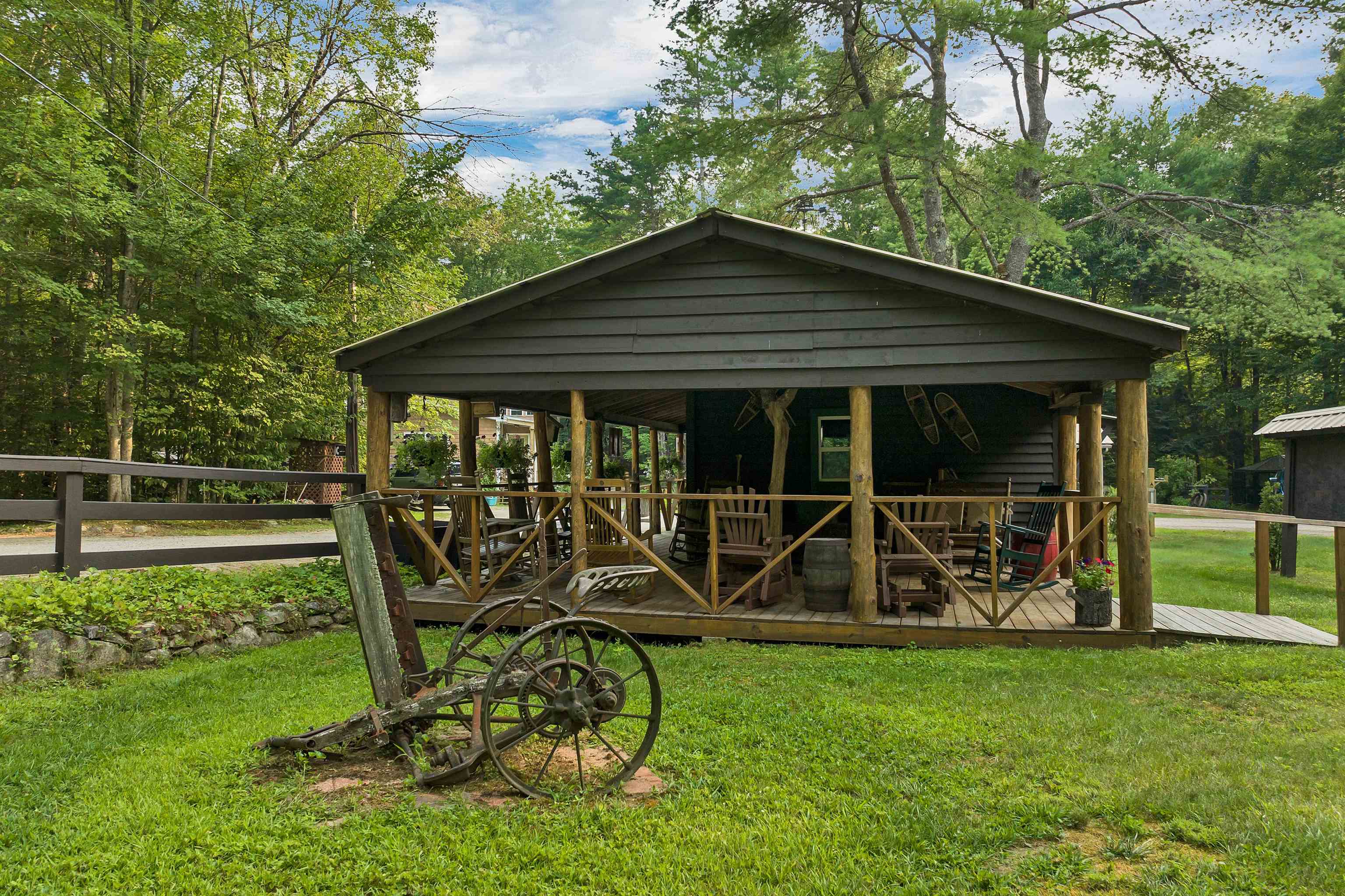 883 Center Street Wolfeboro, NH 03894 - Photo 2 of 41