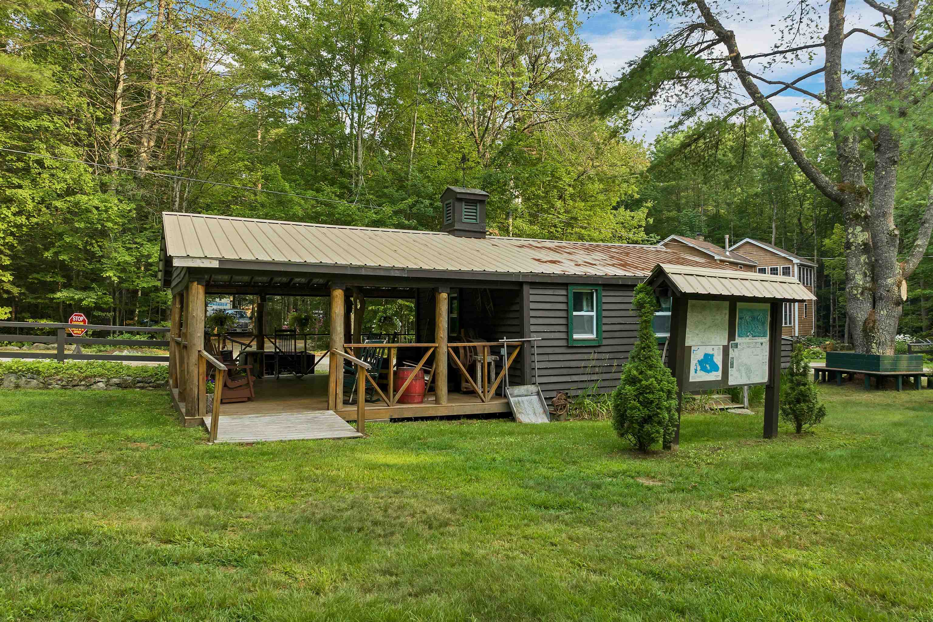 883 Center Street Wolfeboro, NH 03894 - Photo 4 of 41