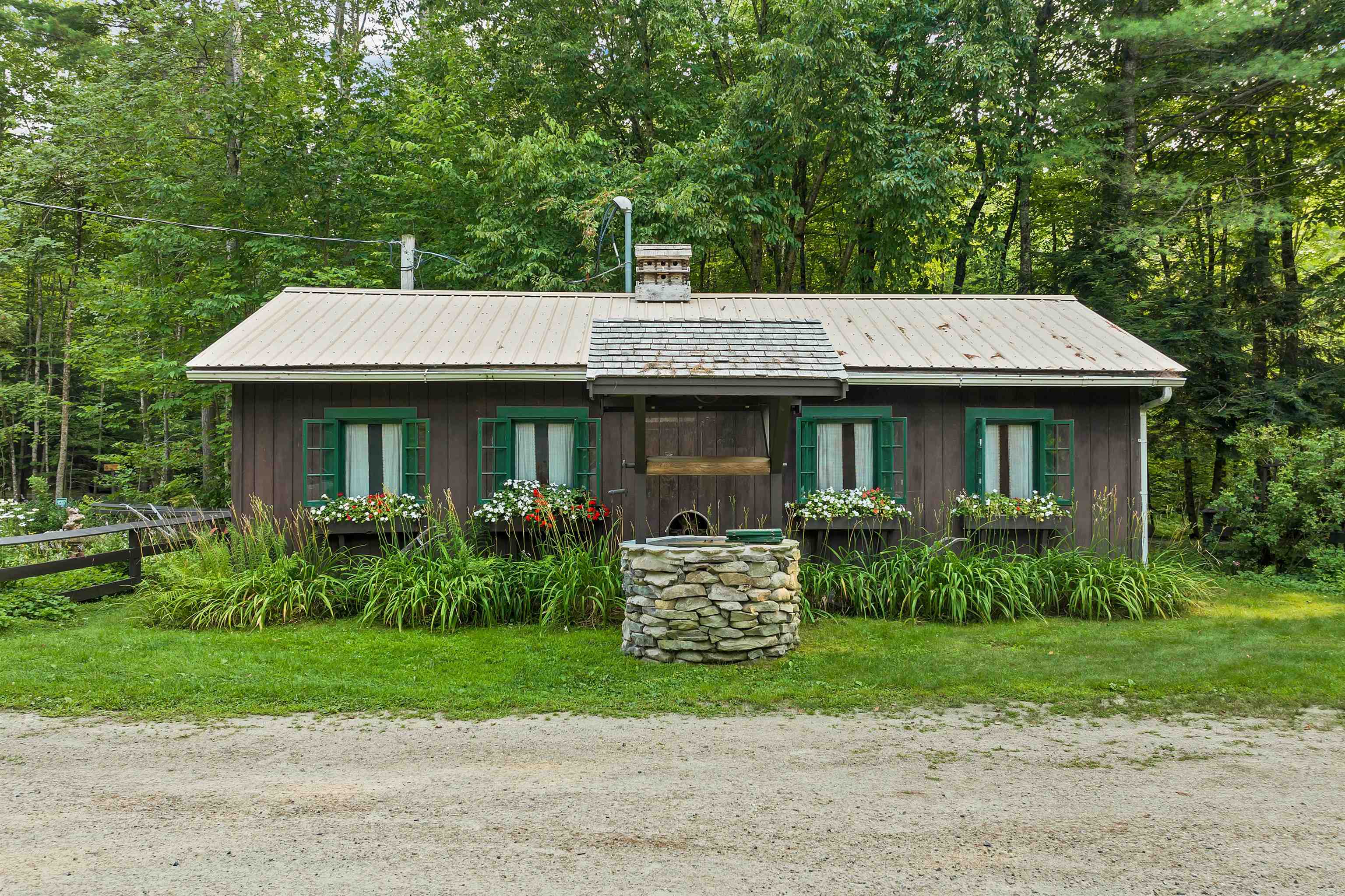 883 Center Street Wolfeboro, NH 03894 - Photo 6 of 41