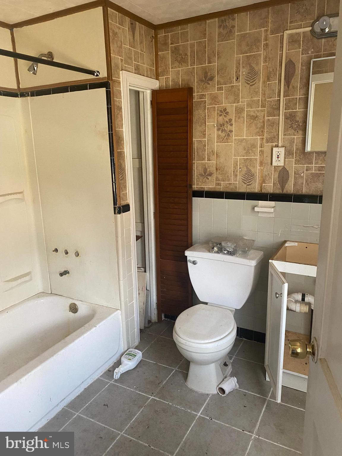 2713 Bethel Road Chester, PA 19013 - Photo 3 of 13